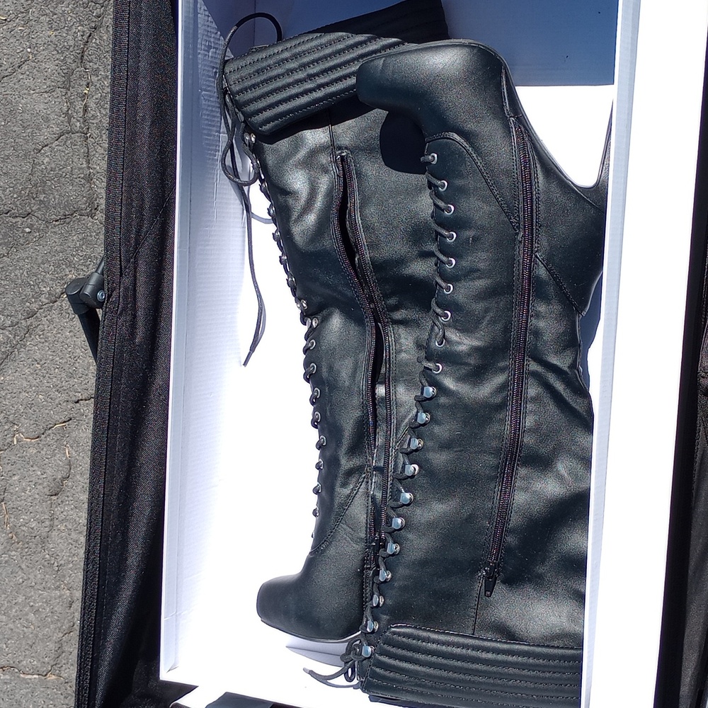 High heel boots